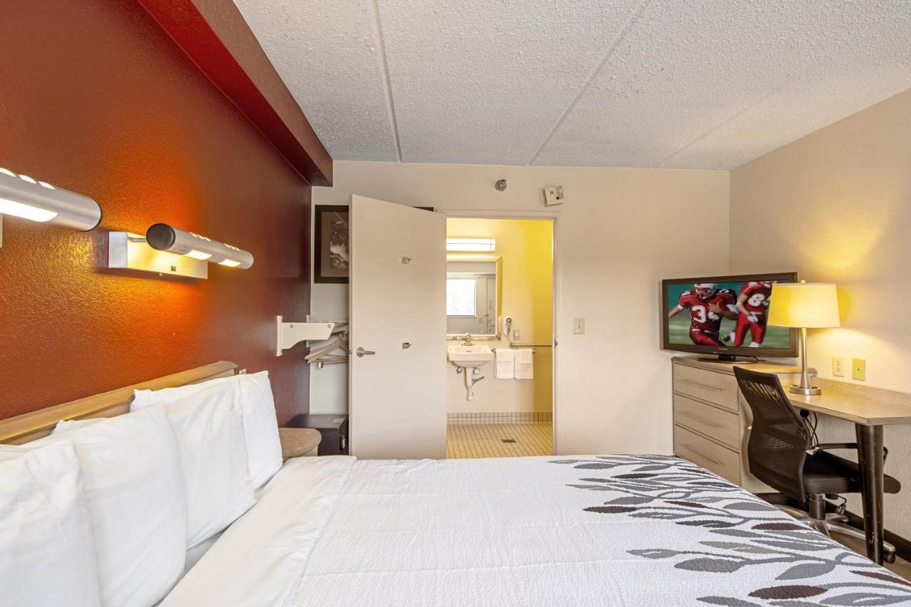 Red Roof Inn Fairmont Εξωτερικό φωτογραφία