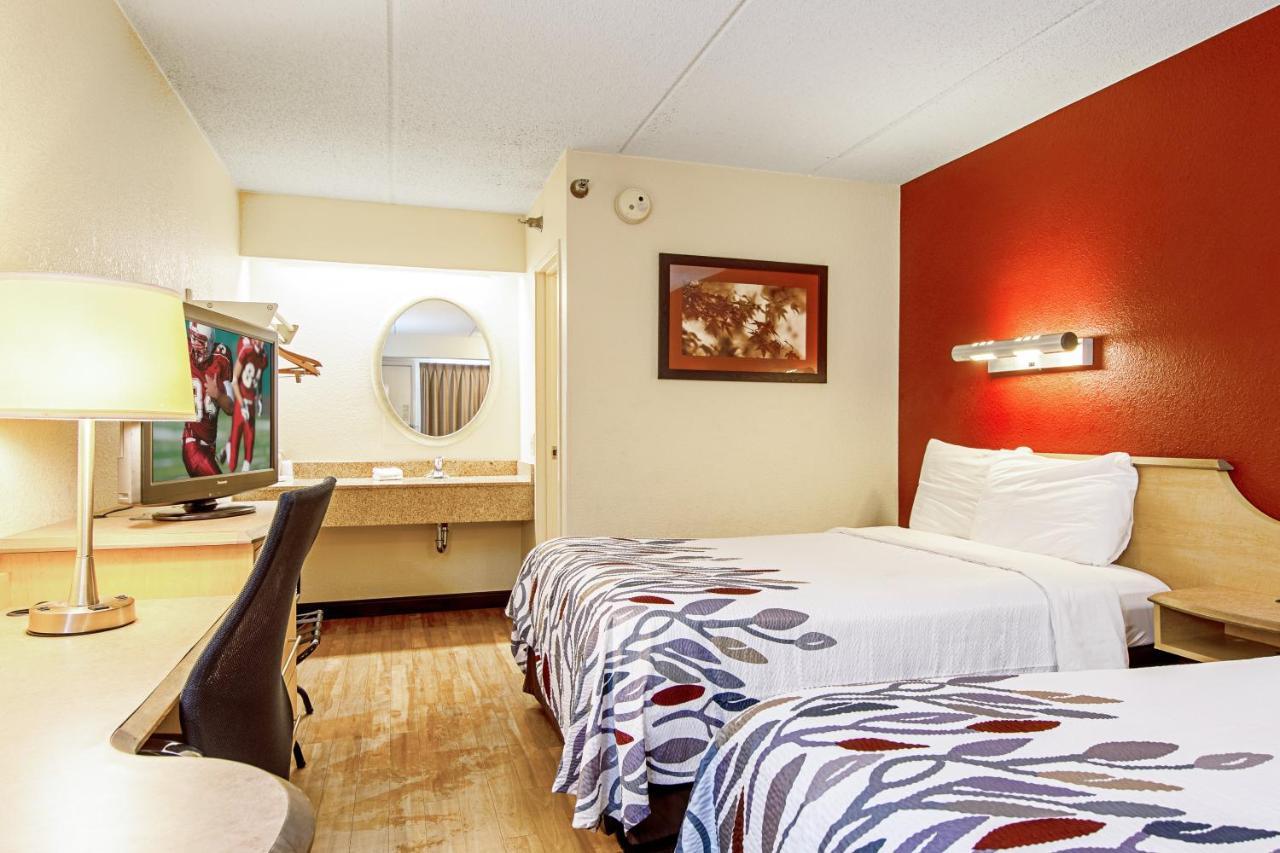 Red Roof Inn Fairmont Εξωτερικό φωτογραφία