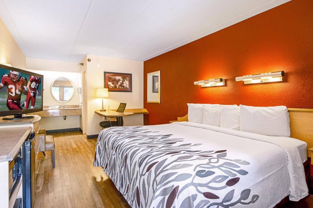 Red Roof Inn Fairmont Εξωτερικό φωτογραφία