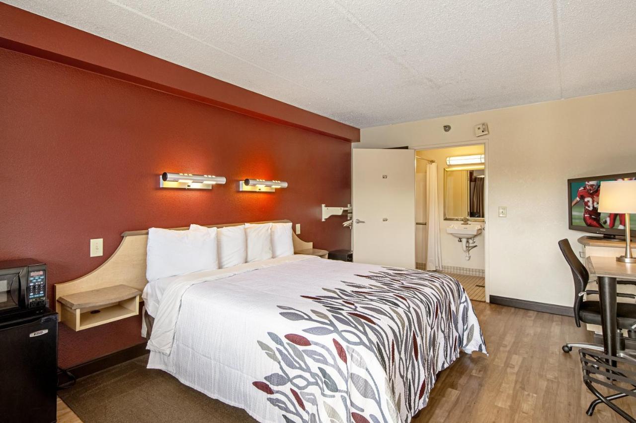 Red Roof Inn Fairmont Εξωτερικό φωτογραφία