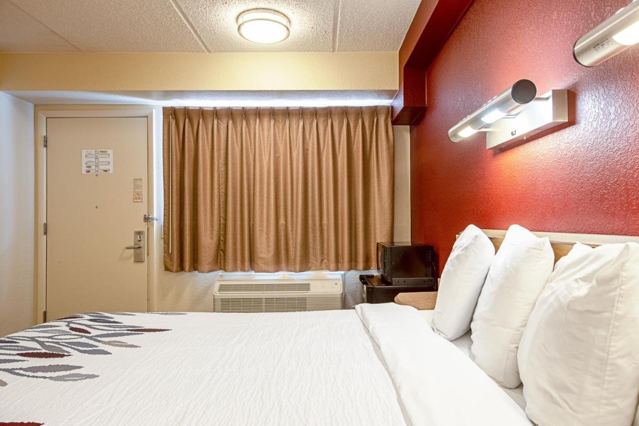 Red Roof Inn Fairmont Εξωτερικό φωτογραφία