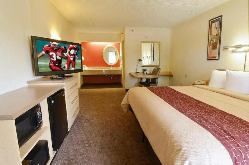 Red Roof Inn Fairmont Εξωτερικό φωτογραφία